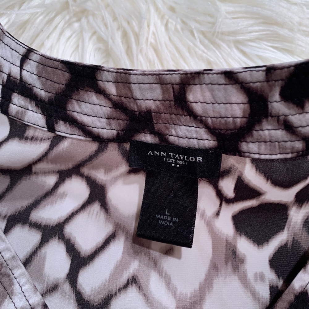❗️SOLD❗️Ann Taylor Silky Snake Print Blouse - Picture 7 of 8